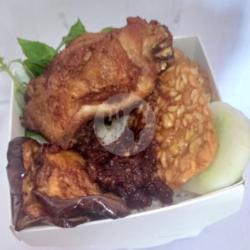 Lalapan Ayam Goreng Jumbo