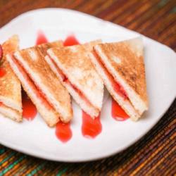 Roti Bakar Strawbery