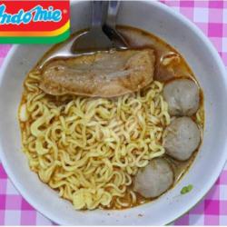 Indomie Soto Plus Bakso Tahu