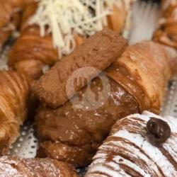 Lotus Biscoff Croissant