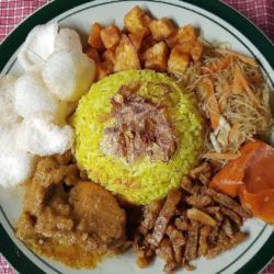 Nasi Kuning Ayam Rendang