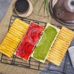 Roti Bakar Greentea  Strawberry