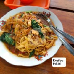 Kwetiaw Kuah Ayam Telur