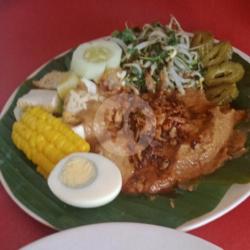 Gado Gado Aja Telor Setengah