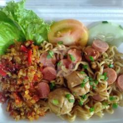 Mie Pentol Sosis Sambel Geprek