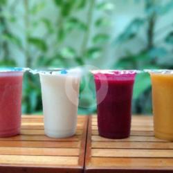 Aneka Jus Buah : Jus Jeruk, Apel, Tomat, Wortel, Jambu Merah, Mangga, Sirsak, Strawberry, Semangka, Melon, Naga Dan Belimbing