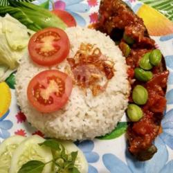 Nasi Lalapan Lele