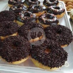 Donat Topping Coklat   Mesis