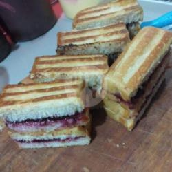 Paket Dua Roti Bakar Rasa Strawberry Dan Blueberry