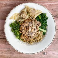 Bakmi Karet Babi Campur   Pangsit (2pcs)