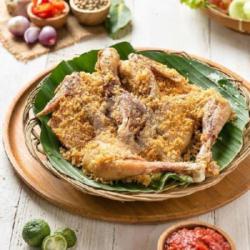 Ayam Utuh Goreng Serundeng