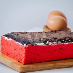 Bolu Susu Red Velvet Toping Oreo