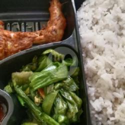 Nasi    Ayam Bakar (potong 8)   Sayur   Sambel