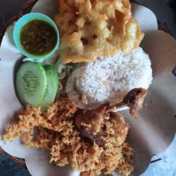 Ayam Kremes Nasi