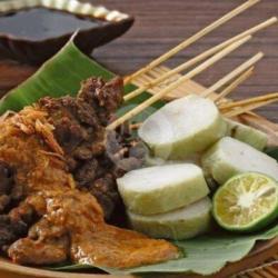 Sate Ayam  Lontong