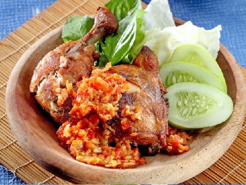 Ayam Penyet & Geprek Mantul, Medan
