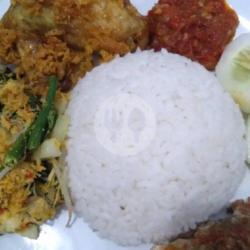 Ayam Penyet   Terong   Tempe   Urap