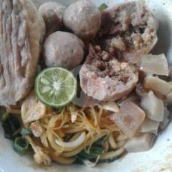 Mie Baso Isi Cincang   Tahu   Kikil