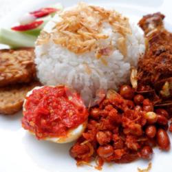 Nasi Uduk (ayam Rendang)