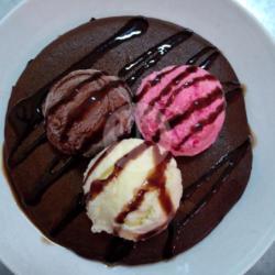 Pancake Coklat Eskrim