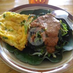 Sego Pecel Telur Dadar