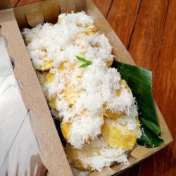 Pisang Uli Rebus Kelapa Parut