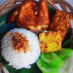 Ayam   Tahu   Tempe  Nasi Uduk