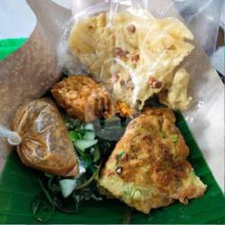 Nasi Pecel Telur Dadar