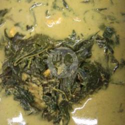 Daun Ubi Tumbuk