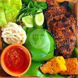 Nasi Timbel Komplit Nila  Bakar Wangi