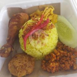 Nasi Kuning Lengkap