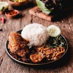 Nasi Lemak Ayam Goreng Sambal Bawang