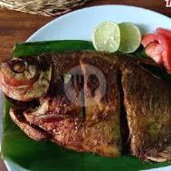 Lalapan Ikan Laut Goreng