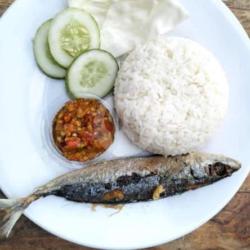 Nasi   Ikan Cuek Goreng   Sambal