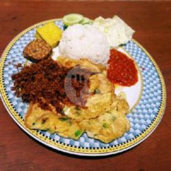 Telor Dadar Serundeng   Nasi   Tahu Tempe