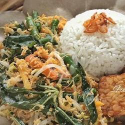 Nasi Urap Telur