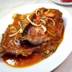 Ikan Bawal Laut Saus Padang