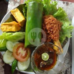 Nasi Timbel Ayam Goreng Serundeng