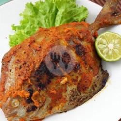 Ikan Bawal Bakar Pedas