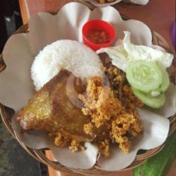 Ayam Kremes / Penyet   Nasi   Lalap Sambel