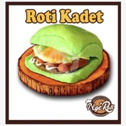 Roti Kadet Telur Beef Sosis Mayo