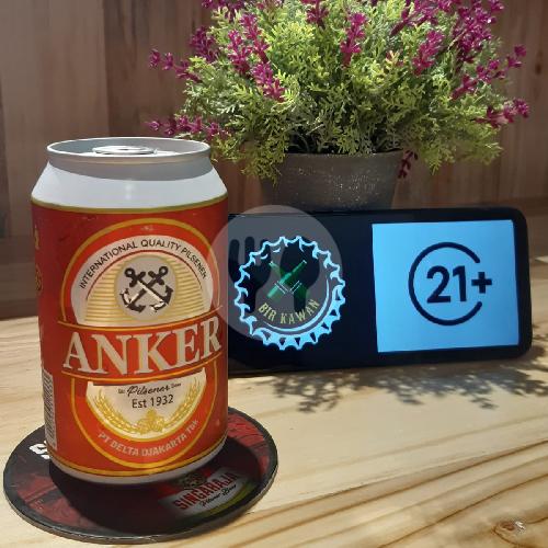 Bir yubka ostida bir dik bilan