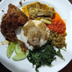 Nasi Dan Ayam Goreng