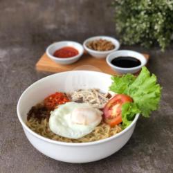 Indomie Kuah Ayam Bawang Kriuk ( Mie, Telor, Ayam , Kriuk )