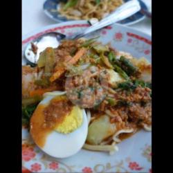 Lontong Pecal   Telur