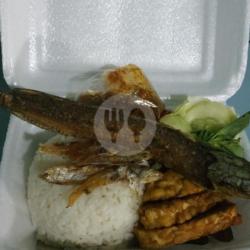 Nasi Sambel Lele Komplit Garasi