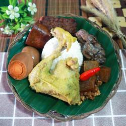 Nasi Gudeg Krecek Komplit Ayam Opor / Serundeng 1/4 Ekor   Telur Bebek   Tahu Bacem   Tempe Bacem