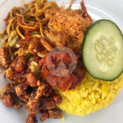 Nasi Kuning Ayam