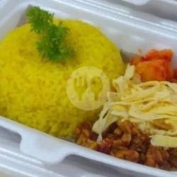 Nasi Kuning   Ayam Kalio