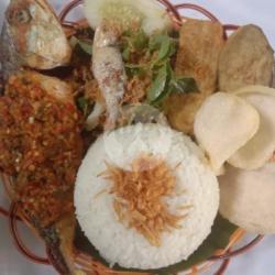 Nasi Urap Ikan Kembung Penyet